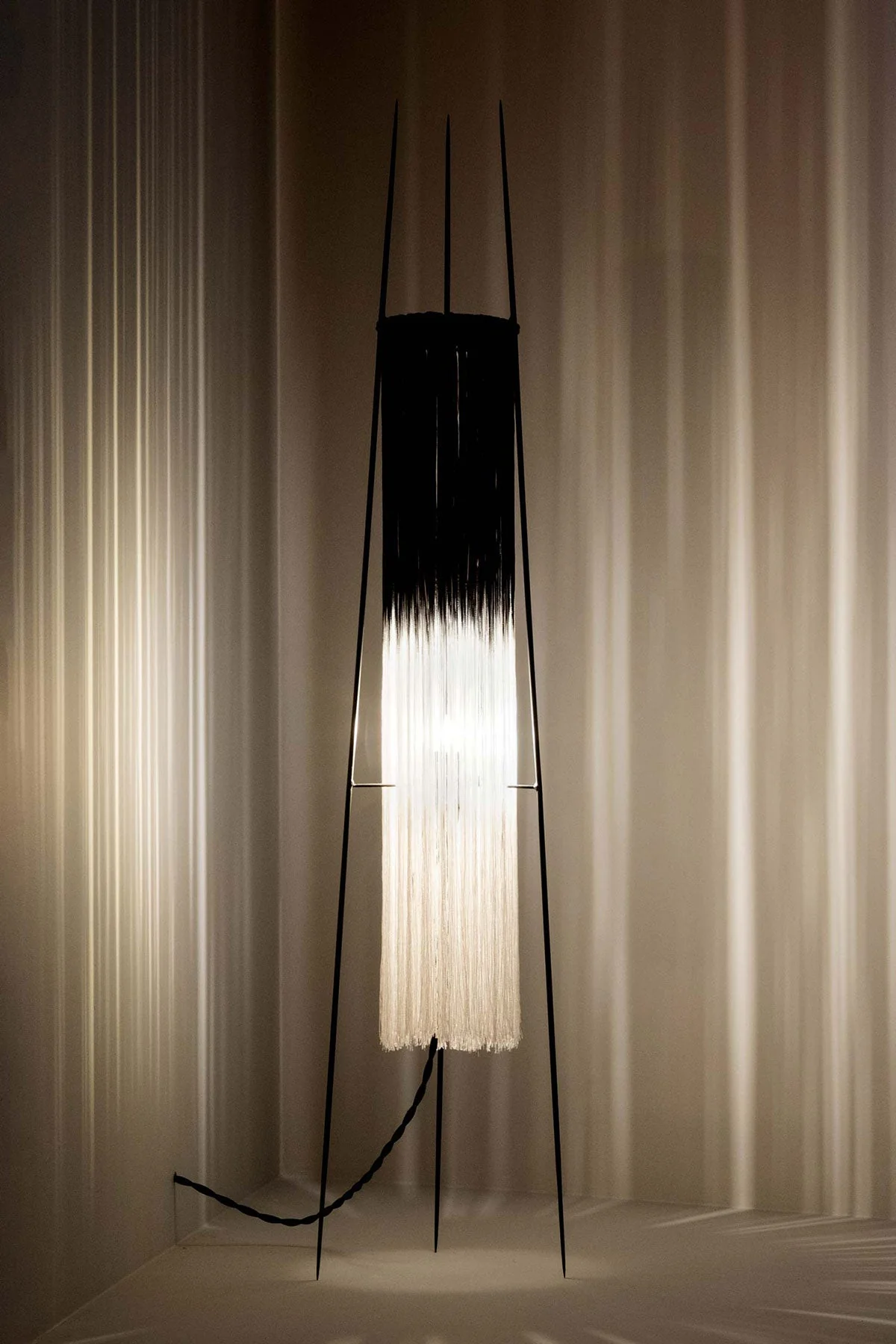 Kiki Black/ White - Table Lamp - Image 2