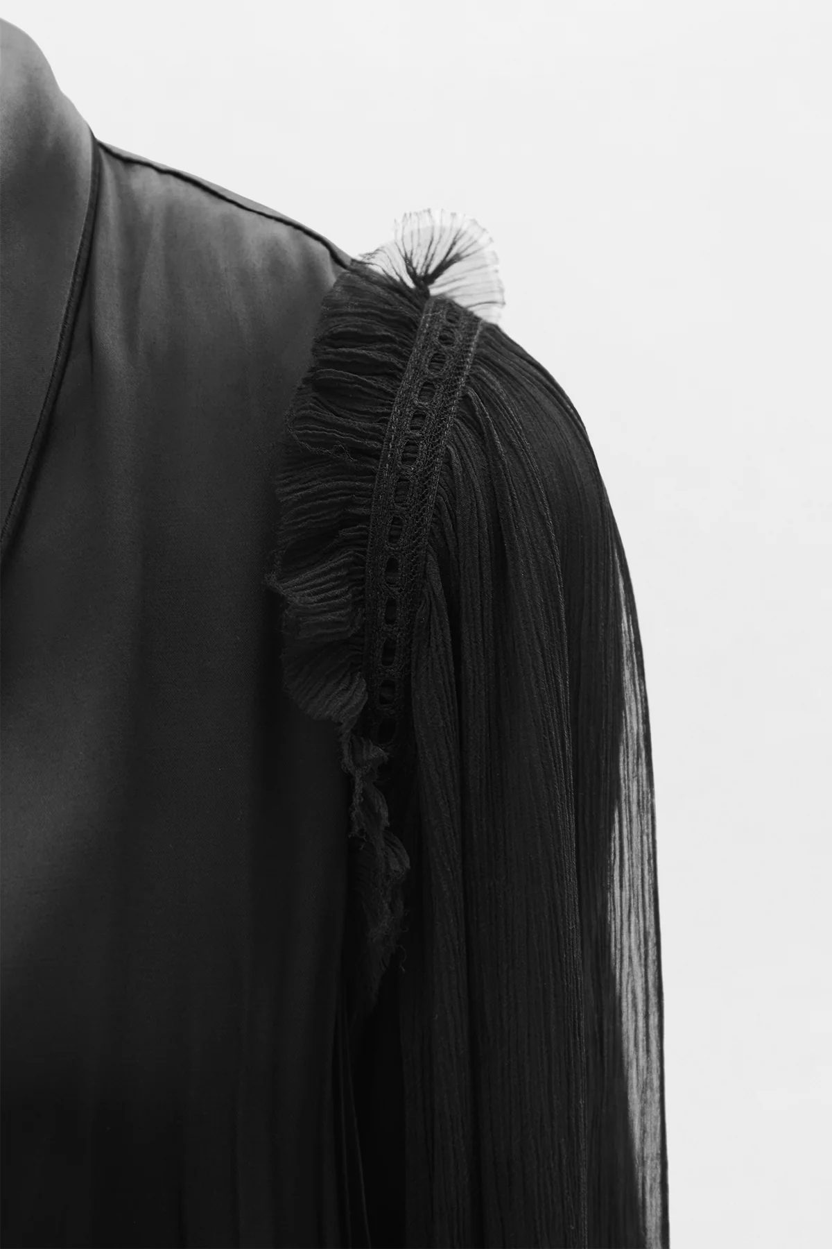 Iria Fluid Robe - Image 7