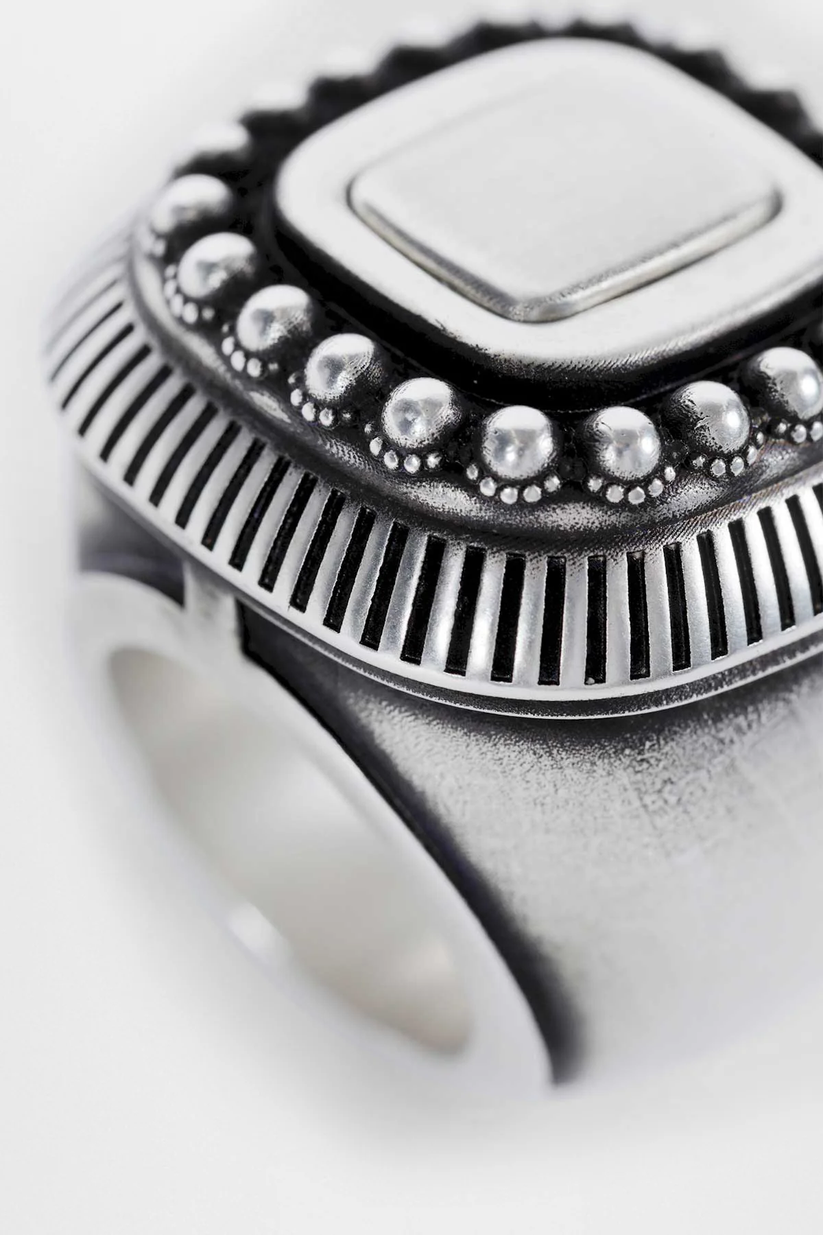 Wide Ring with Spheres - Image 3