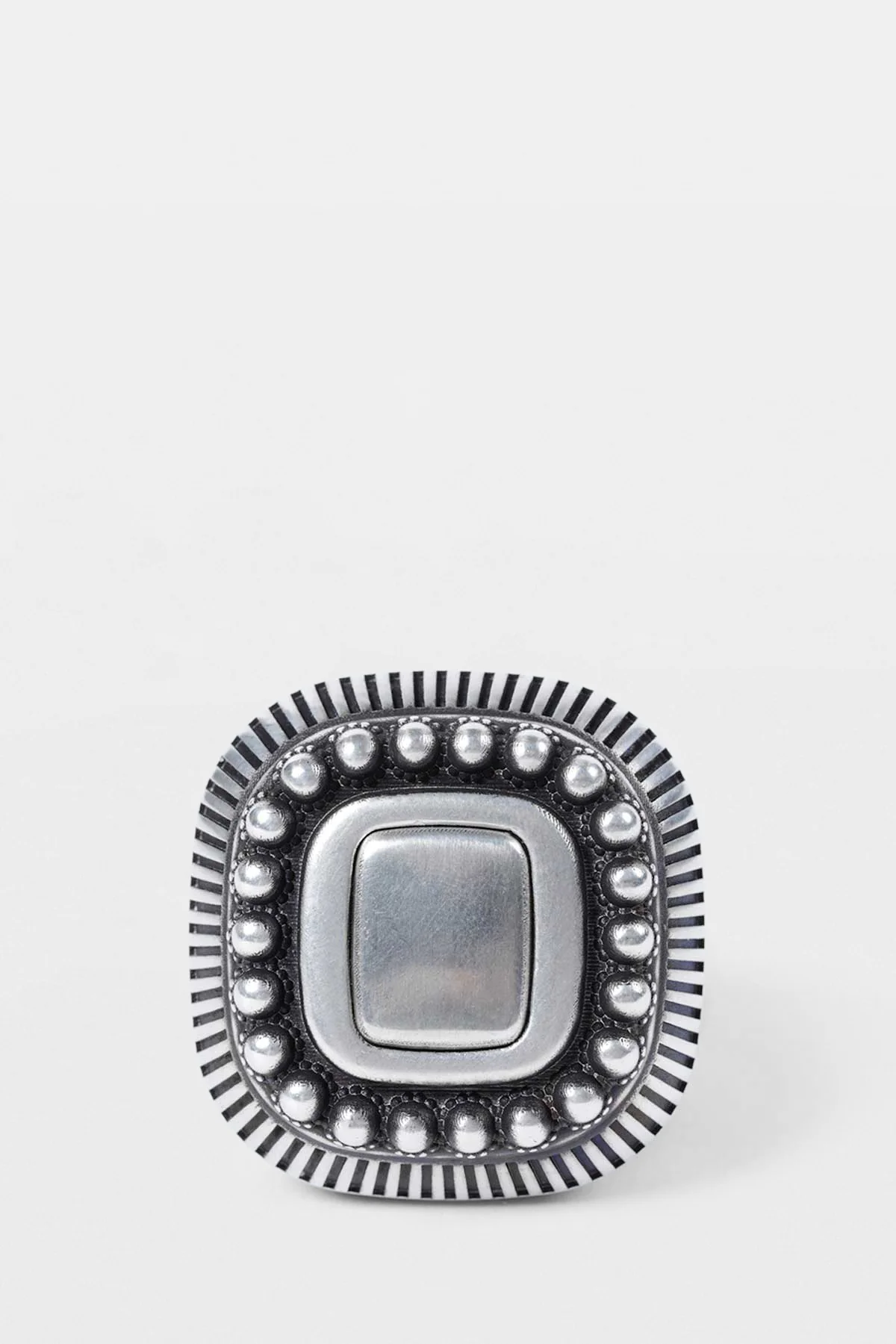 Char Wide Ring with Spheres