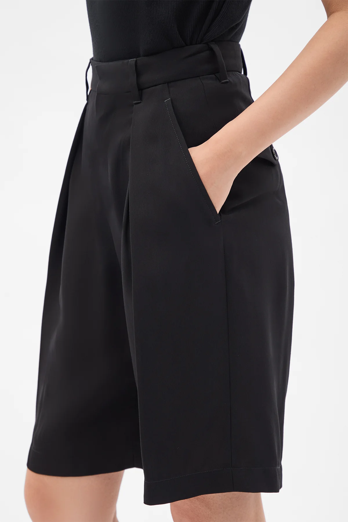 Ukje Wide Leg Pleated Shorts - Image 5