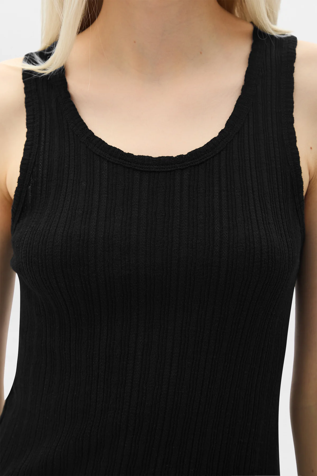 Mara Wrinkled Cropped Tank Top - Image 4