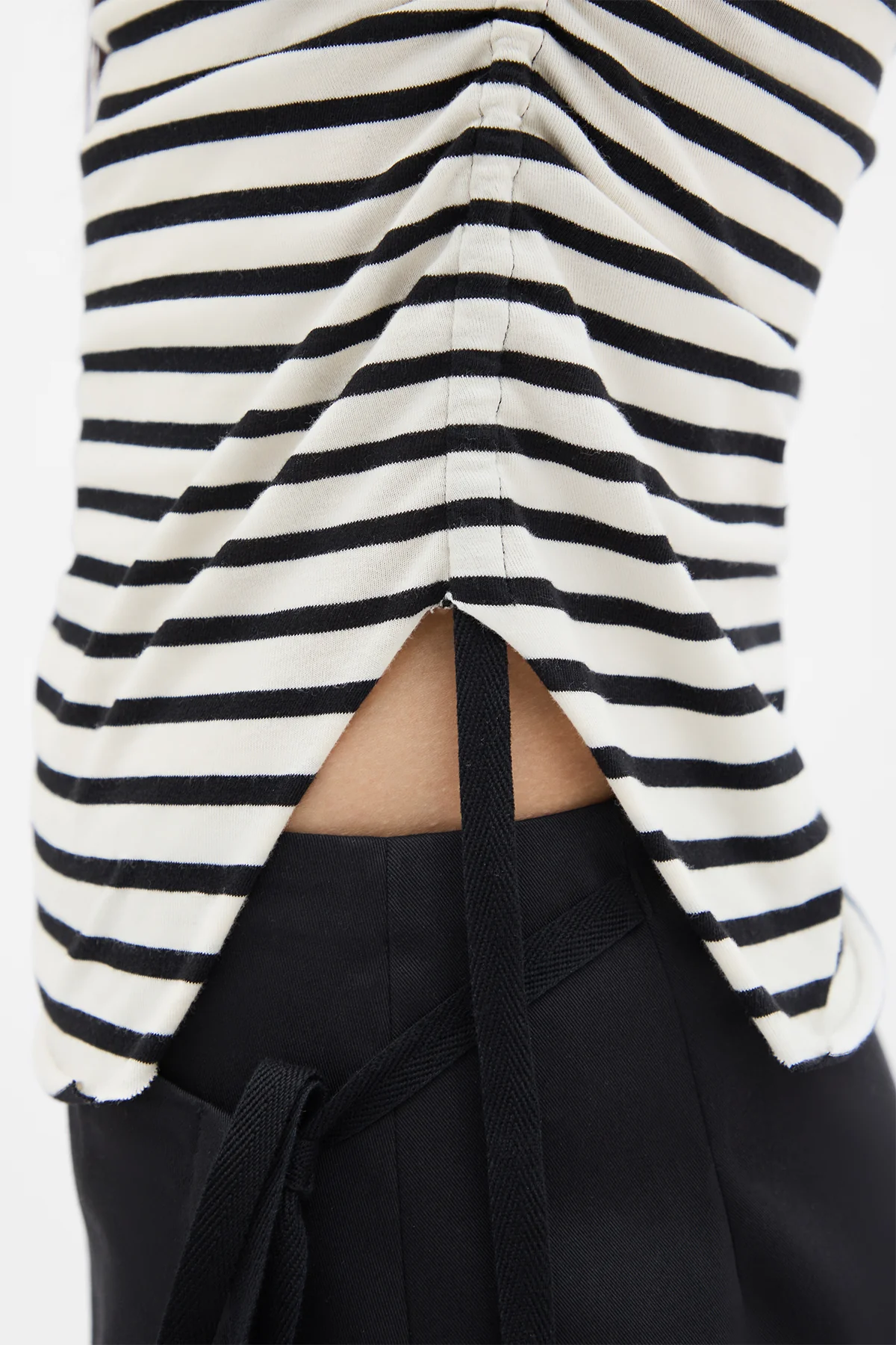 Oke Wrinkled Cropped Long Sleeve Top - Image 8